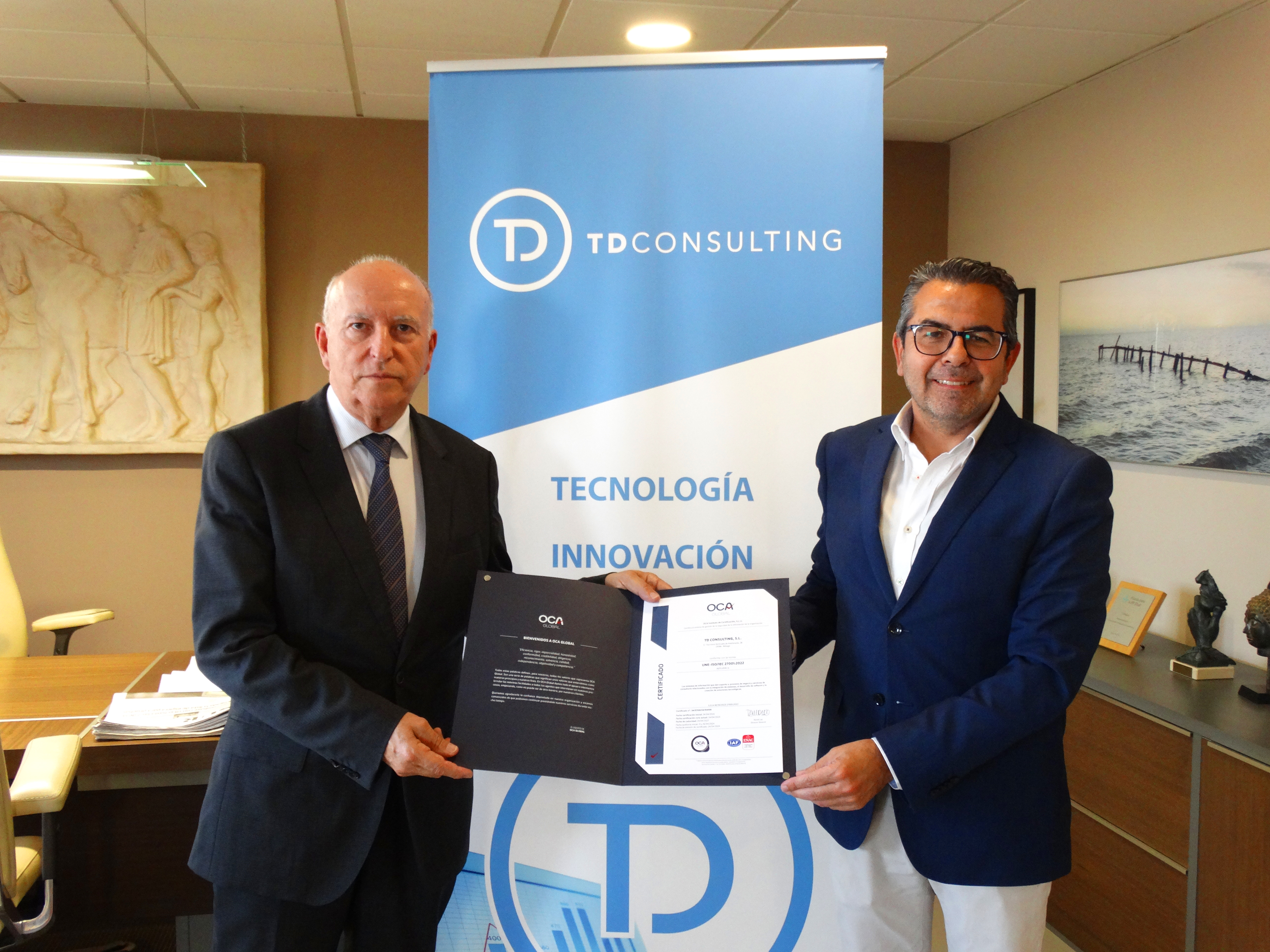 OCA Global realiza la entrega del certificado ISO 27001 a TD CONSULTING